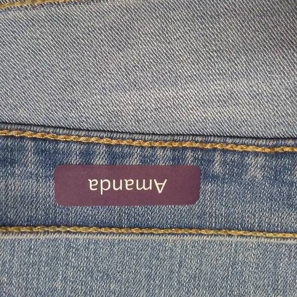 Gloria Vanderbilt Maya Wash Amanda Mom Jeans - Picture 7 of 7